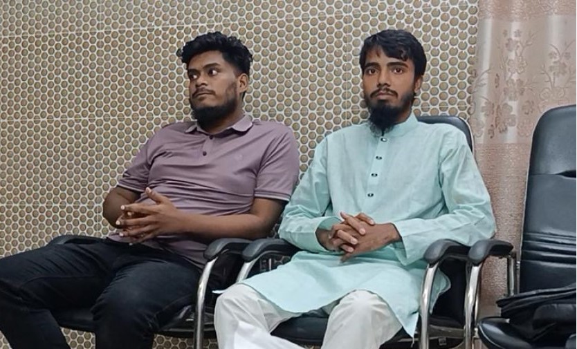 ৩ কোটি টাকা তুলতে গিয়ে ২ শিক্ষার্থী আটক